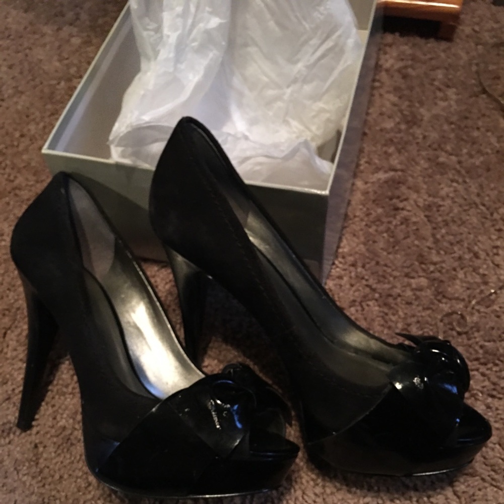 Guess peep toe heels